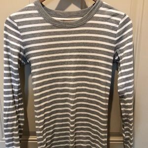 Gap woman’s Modern Long sleeve Crewneck Tee